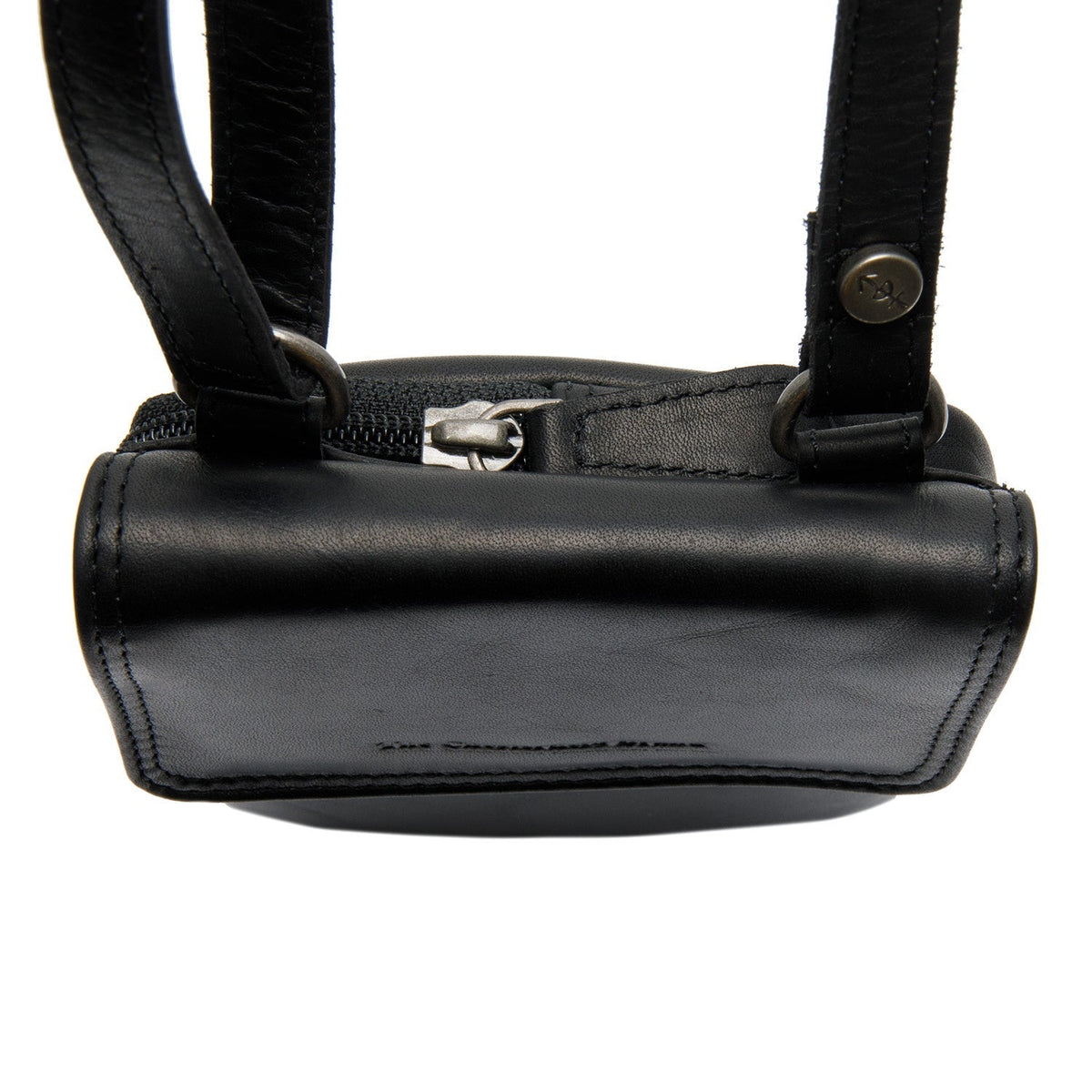 
Close-Up Detail of Classic Collar & Heavy-Duty Zipper Hardware on Langley Full-Grain Leather Phone Bag