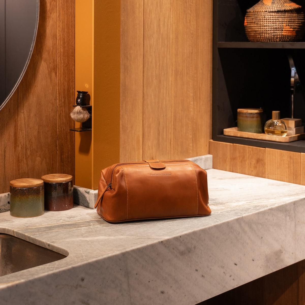 
Vince Full-Grain Leather Toiletry Bag – alternate product view 3